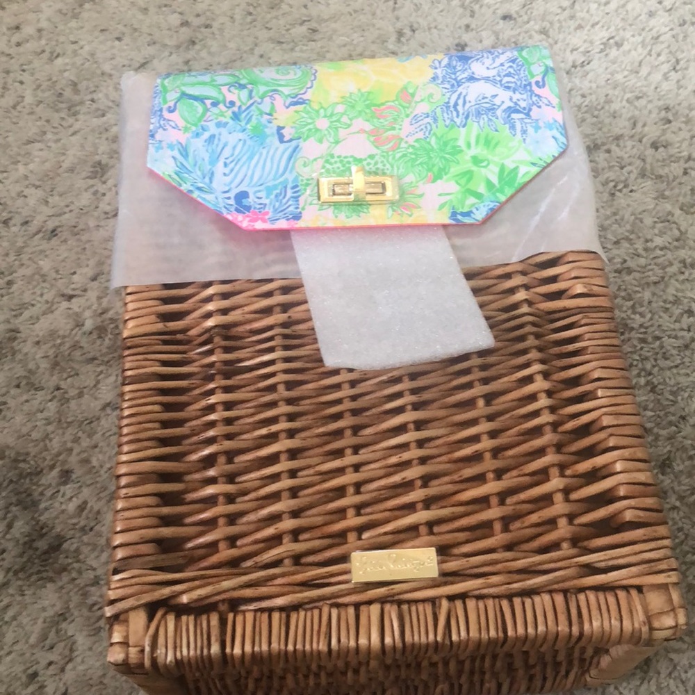 Lilly basket